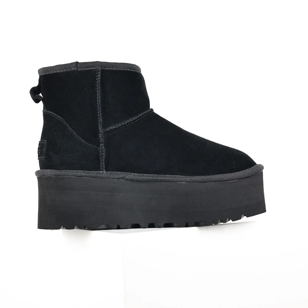Pick up locally 💰580 Core recommended good price It is a very suitable choice for home furnishings. In the new year, uug launched a series of styles, which are partial to the preferences of young consumers and have also moved to the forefront of fashion trends. Shoe body material: water-repellent coated suede upper, 17 mm UGGPURE™ implantable wool insole, lightweight non-slip and comfortable rubber outsole, with brand LOGO and trademark, with full packaging Size: 35 36 37 38 39 40